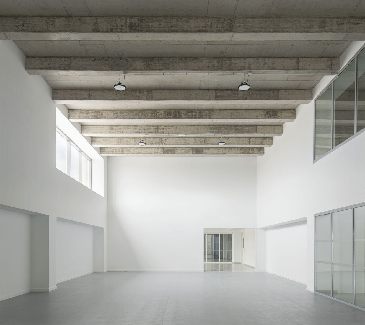 CEIP Malpartida por Tenor + Paradigma Estudio + Buró4 + Gabriel Verd Arquitectos. Fotografía por Del Rio Bani.