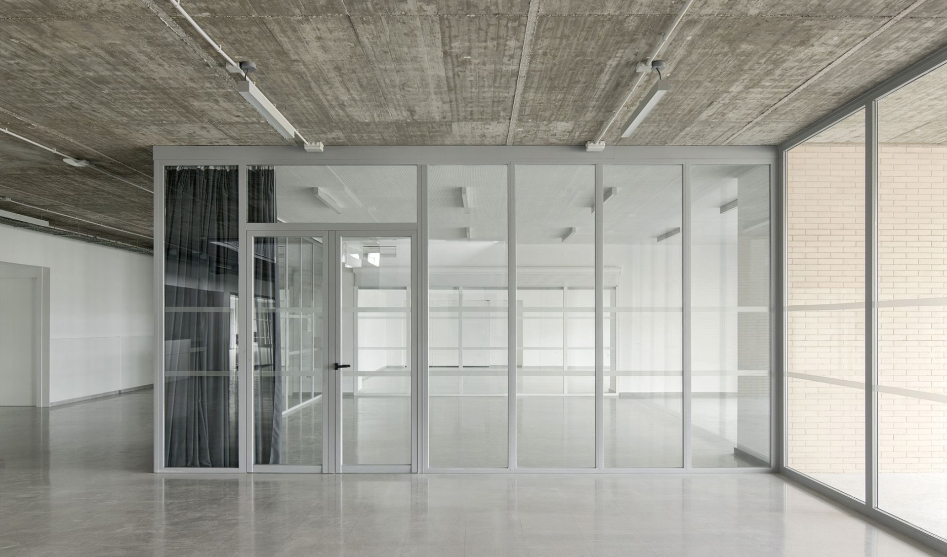 CEIP Malpartida por Tenor + Paradigma Estudio + Buró4 + Gabriel Verd Arquitectos. Fotografía por Del Rio Bani.