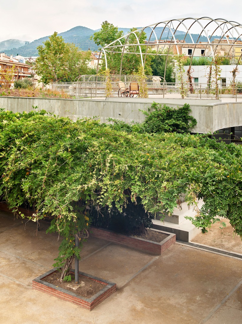 Ampliación de la biblioteca Santa Oliva por Coll-Leclerc. Fotografía por José Hevia. 