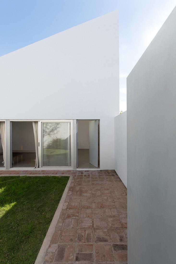 House for a tree by Esteras Perrote. Photograph by Juan Cruz Paredes.