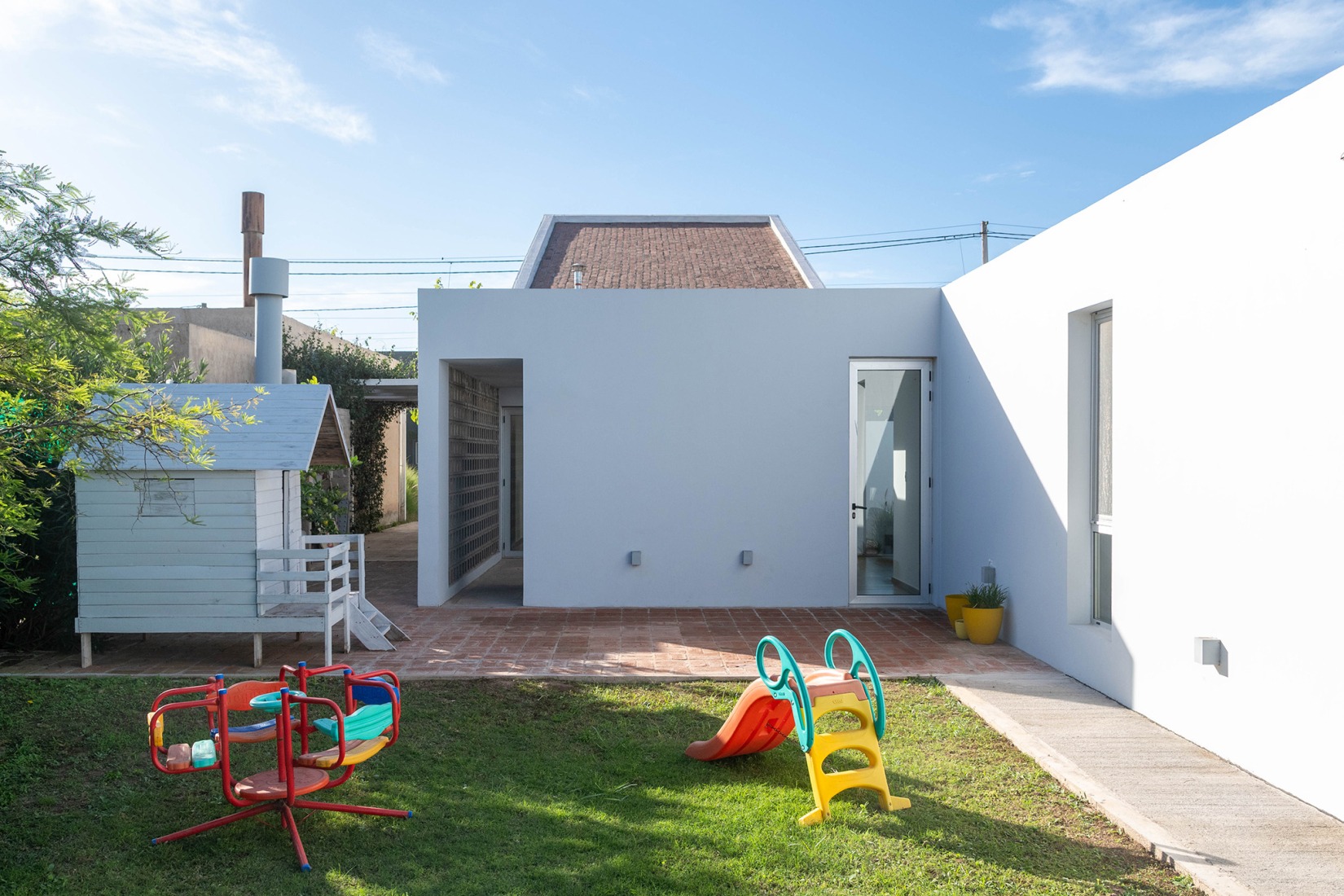 House for a tree by Esteras Perrote. Photograph by Juan Cruz Paredes.