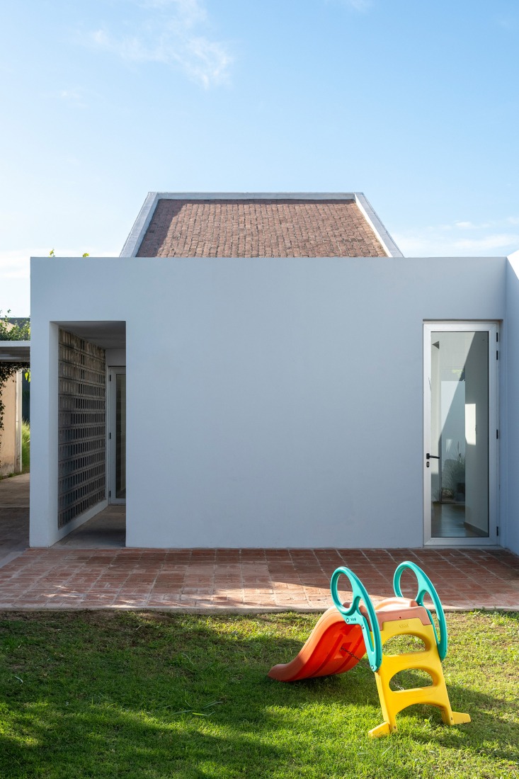 House for a tree by Esteras Perrote. Photograph by Juan Cruz Paredes.