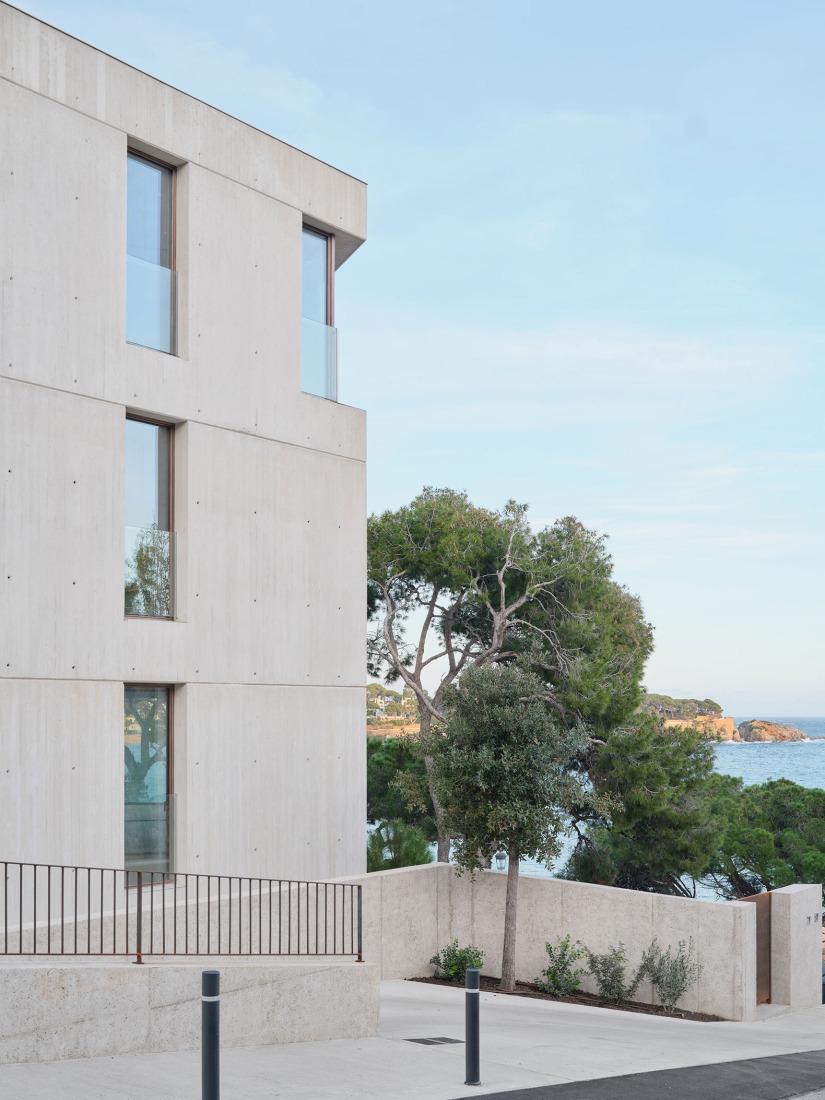 «SA Caleta» por FGA Arquitectes, Jaime Prous Architects y Pineda Monedero. Fotografía por Adrià Goula.  