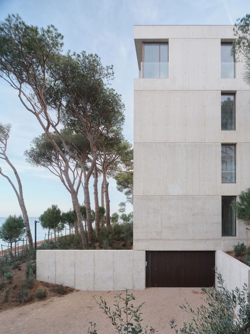 «SA Caleta» por FGA Arquitectes, Jaime Prous Architects y Pineda Monedero. Fotografía por Adrià Goula.  