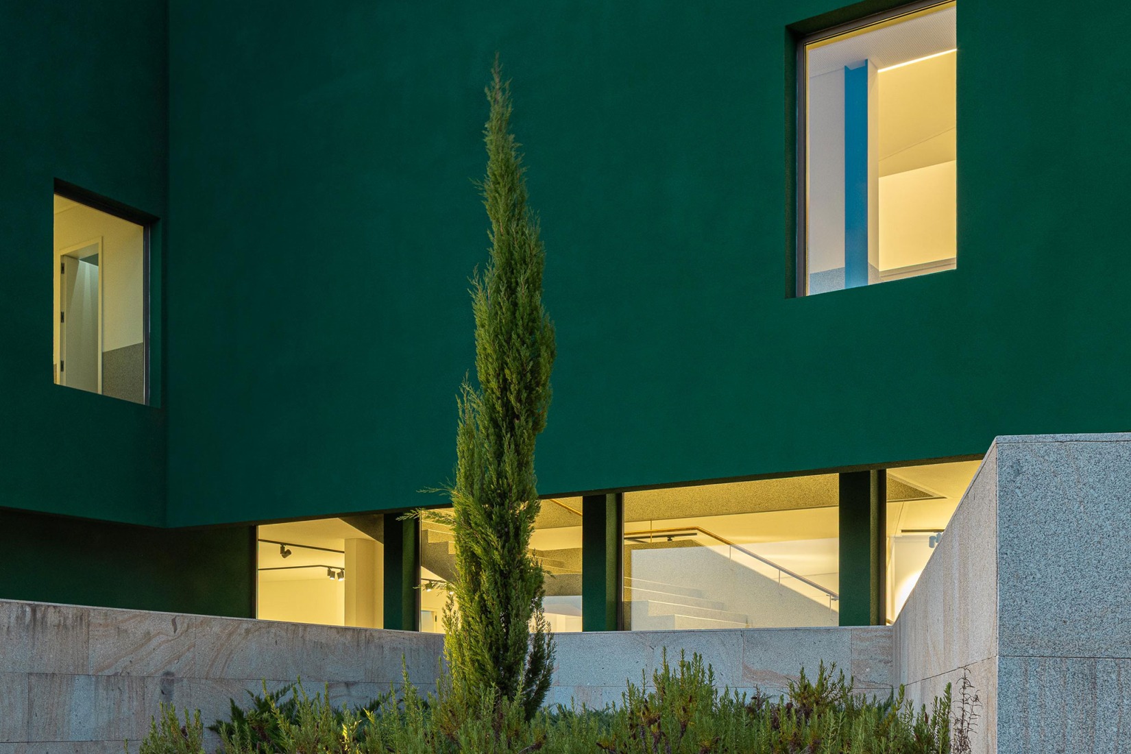 Ponto C - Cultura e criatividade por Galería Gabinete. Fotografía por Ivo Tavares Studio.  