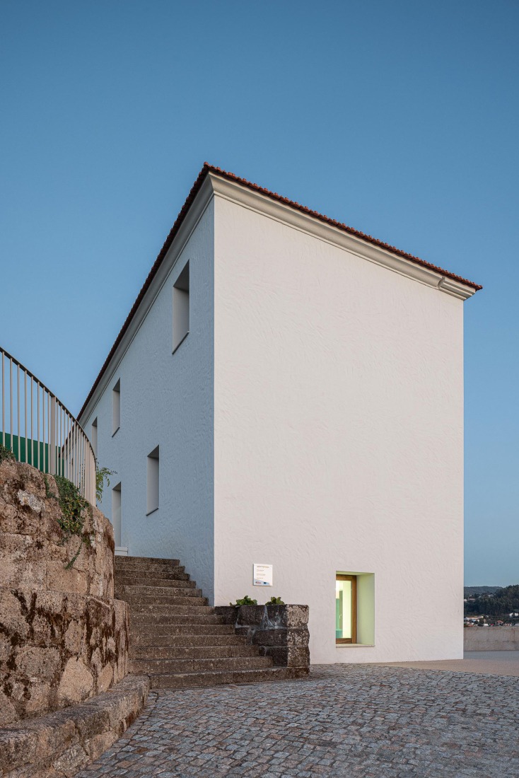 Ponto C - Cultura e criatividade por Galería Gabinete. Fotografía por Ivo Tavares Studio.  