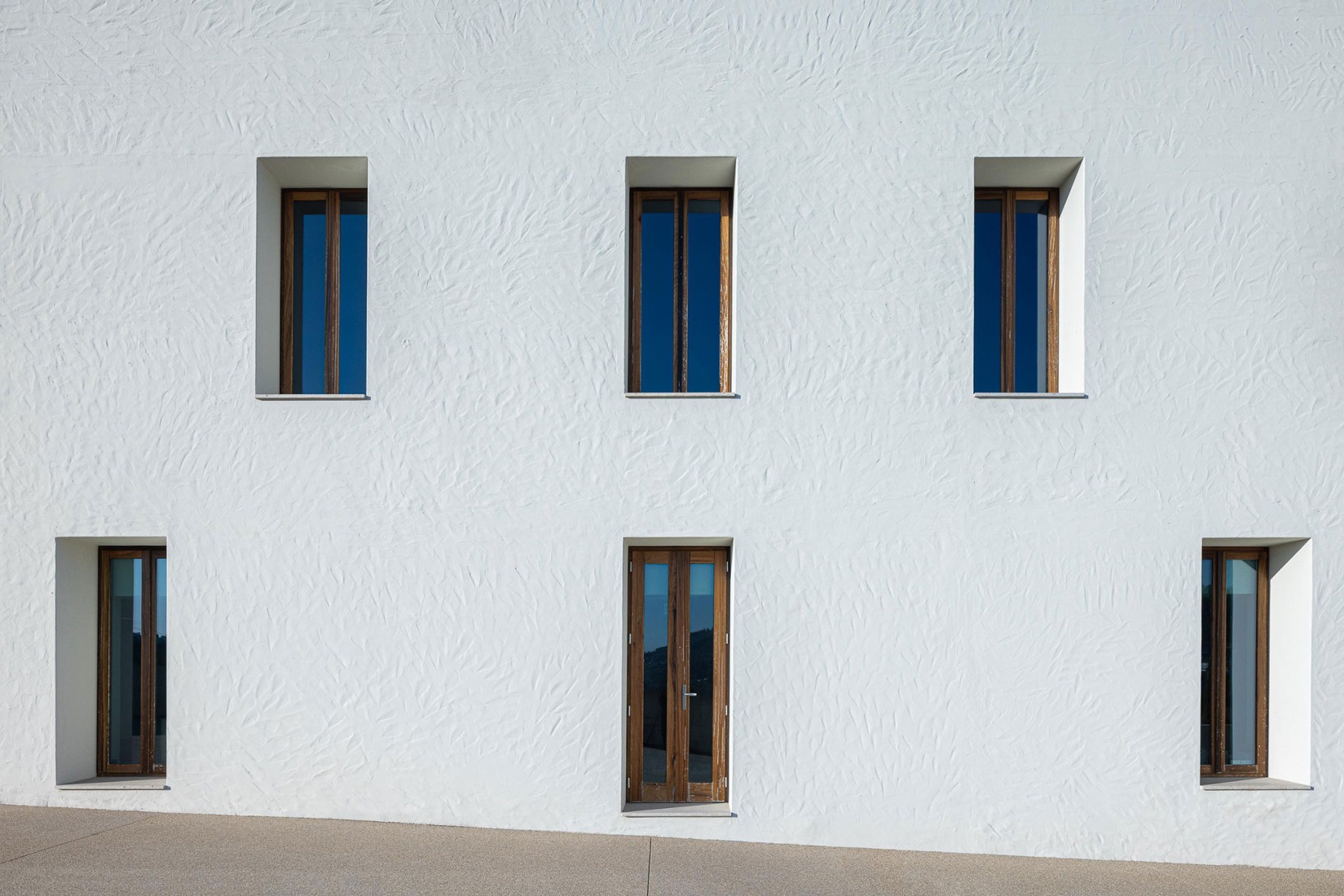 Ponto C - Cultura e criatividade por Galería Gabinete. Fotografía por Ivo Tavares Studio.  