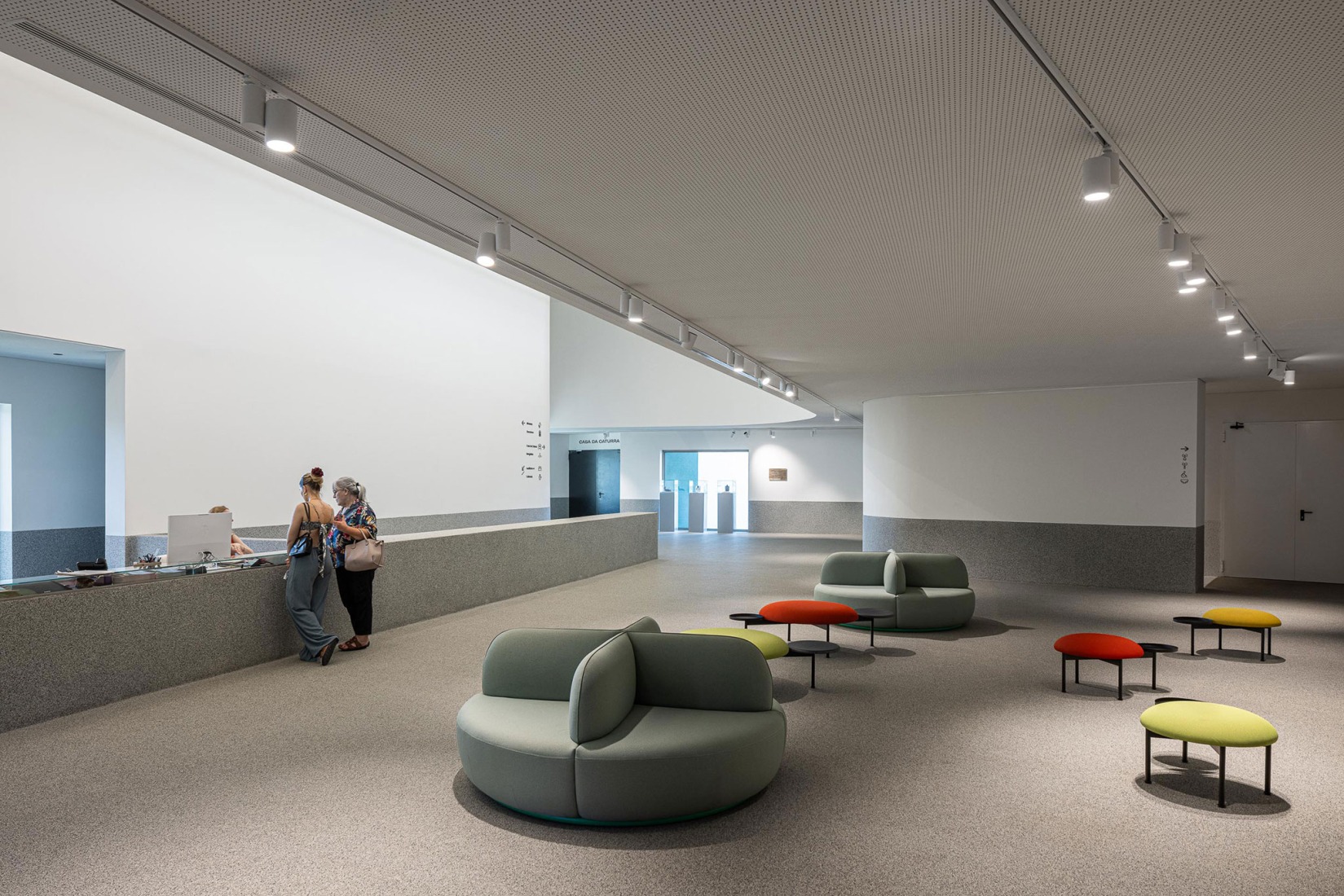 Ponto C - Cultura e criatividade por Galería Gabinete. Fotografía por Ivo Tavares Studio.  