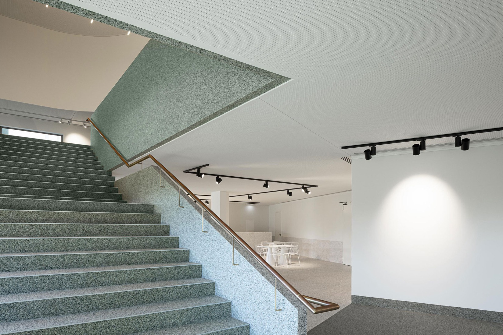 Ponto C - Cultura e criatividade por Galería Gabinete. Fotografía por Ivo Tavares Studio.  