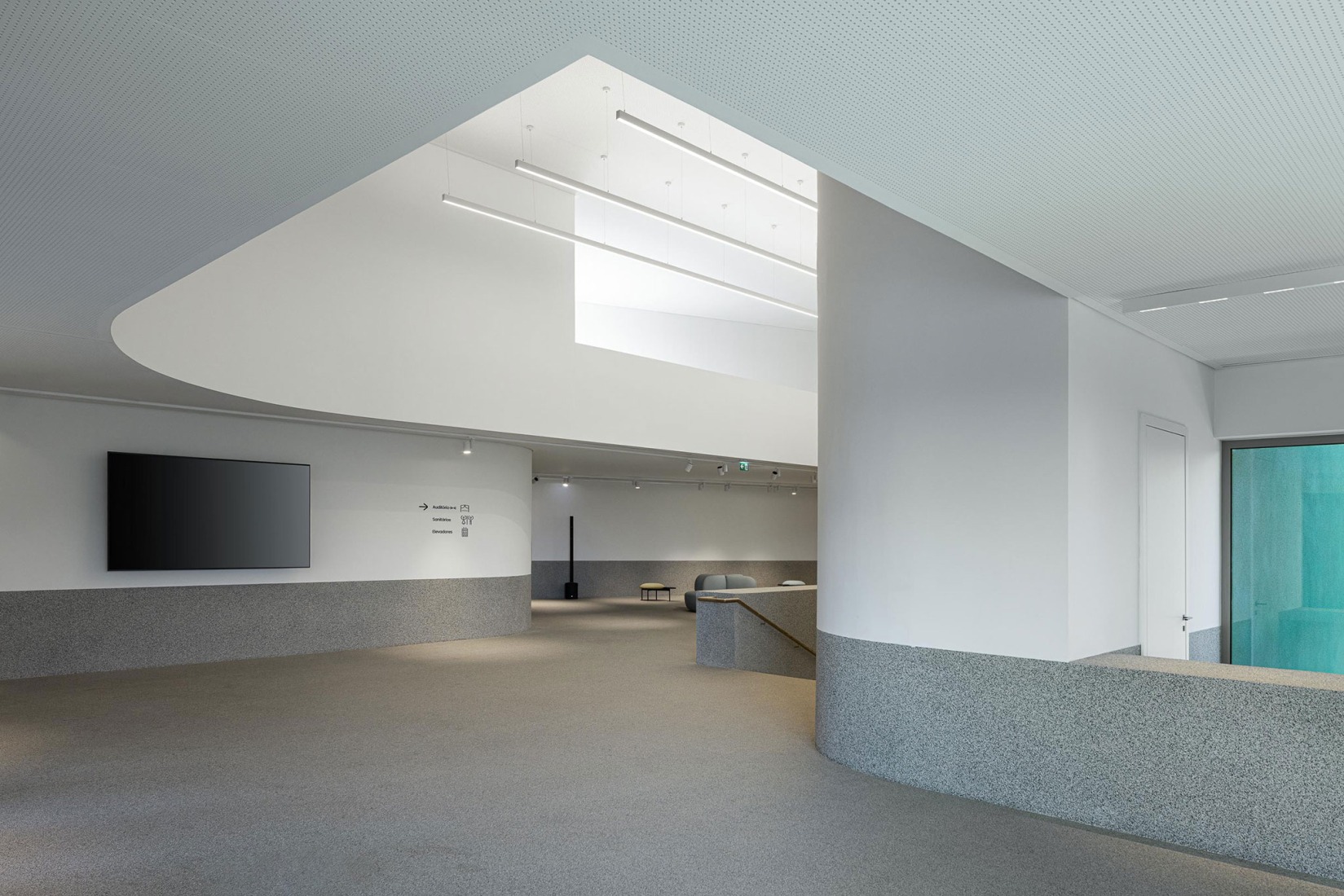 Ponto C - Cultura e criatividade por Galería Gabinete. Fotografía por Ivo Tavares Studio.  