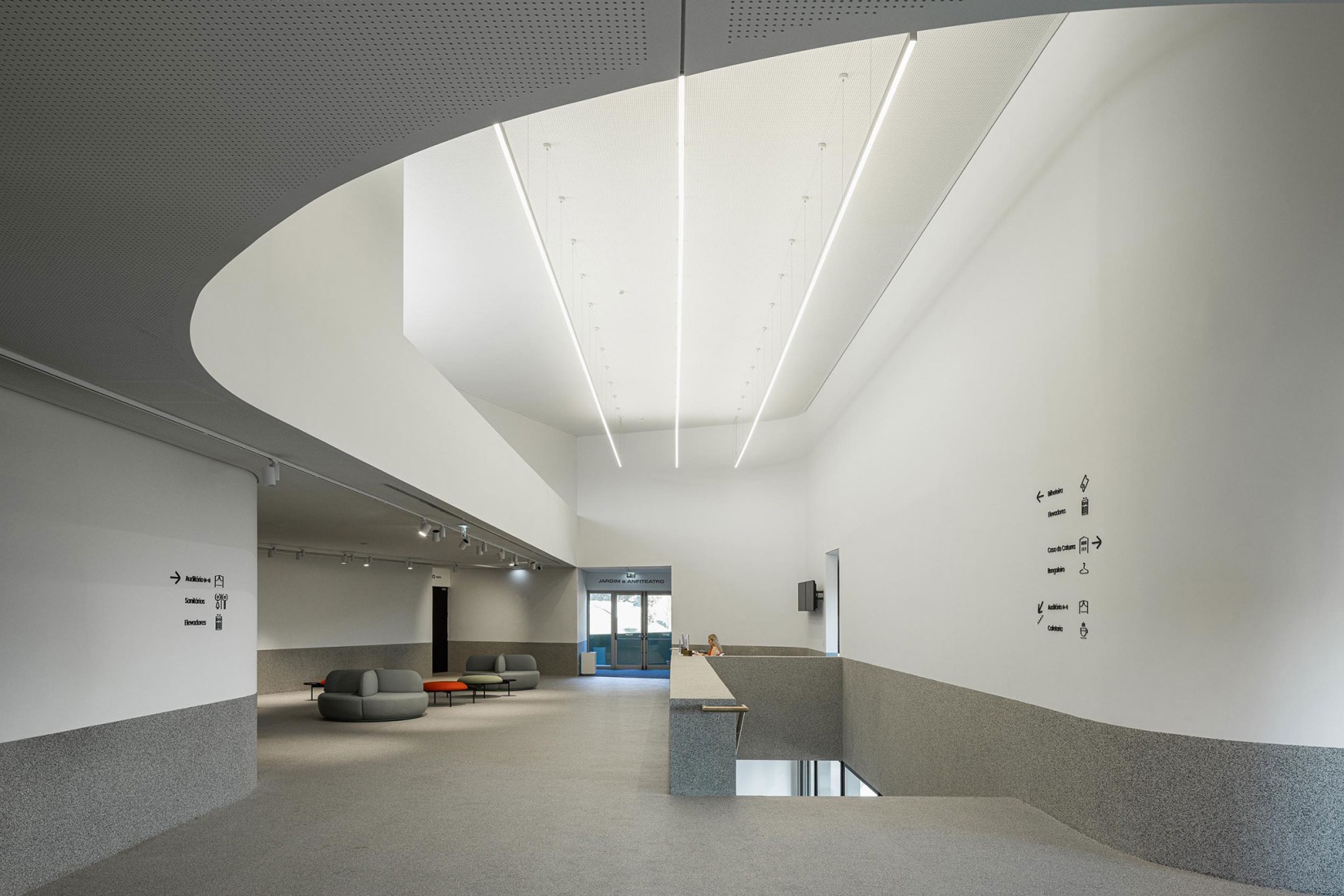 Ponto C - Cultura e criatividade por Galería Gabinete. Fotografía por Ivo Tavares Studio.  