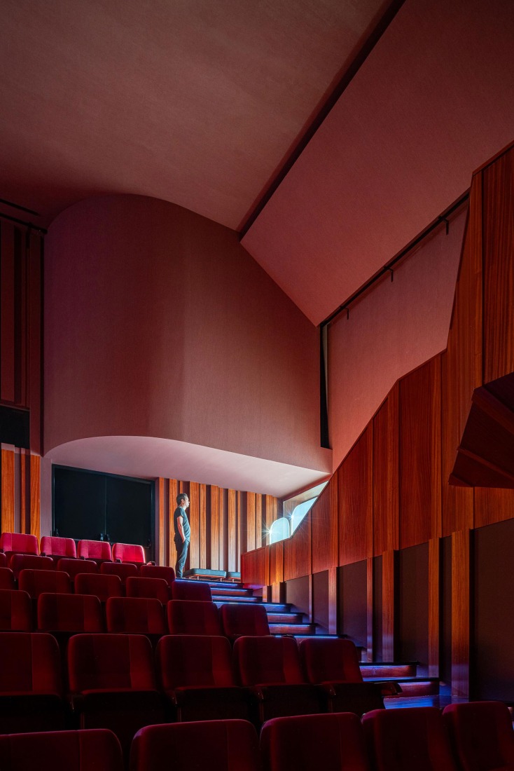 Ponto C - Cultura e criatividade por Galería Gabinete. Fotografía por Ivo Tavares Studio.  