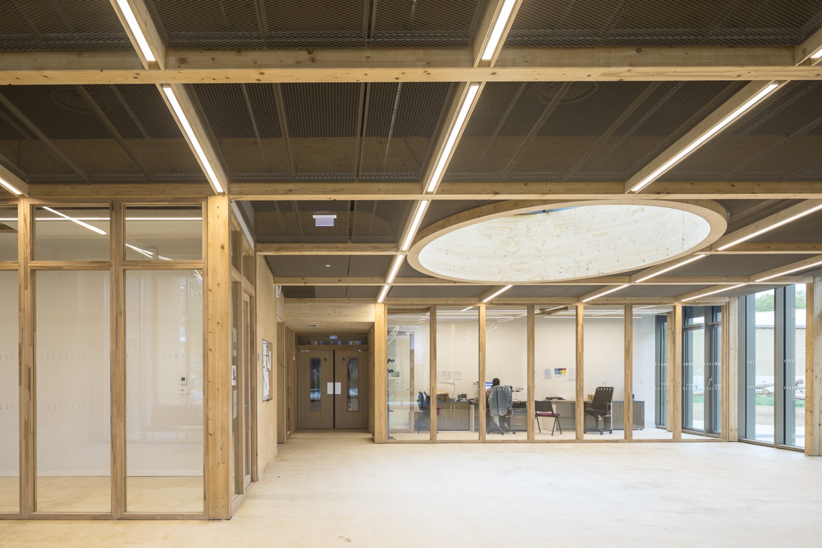 Centro Infantil y Deportivo Parc des Loges por Hemaa Architectes. Fotografía por Sergio Grazia.