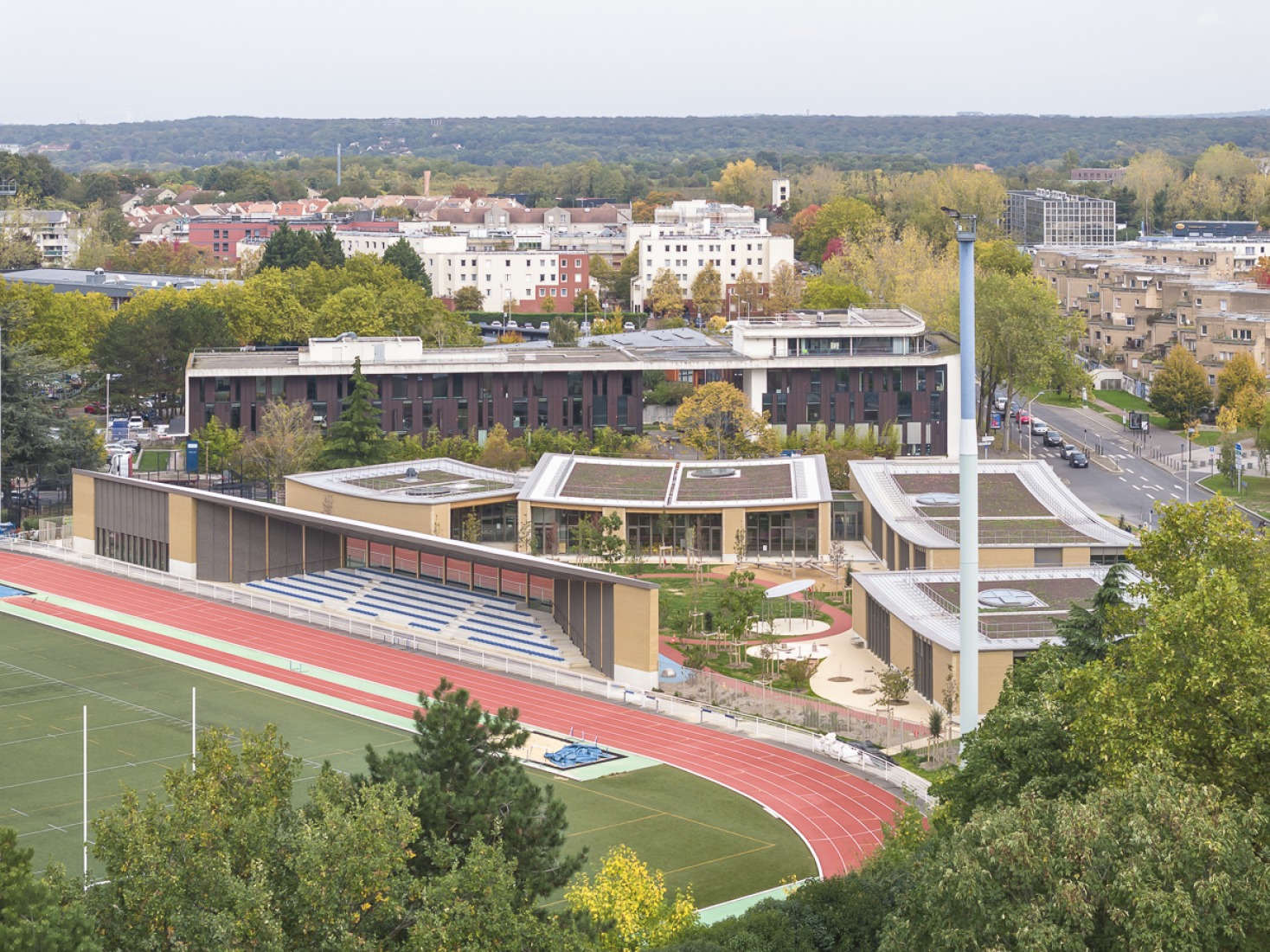 Centro Infantil y Deportivo Parc des Loges por Hemaa Architectes. Fotografía por Sergio Grazia.