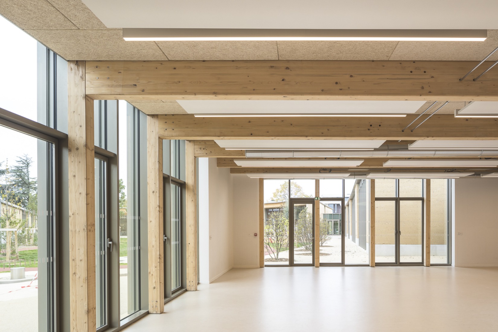 Centro Infantil y Deportivo Parc des Loges por Hemaa Architectes. Fotografía por Sergio Grazia.