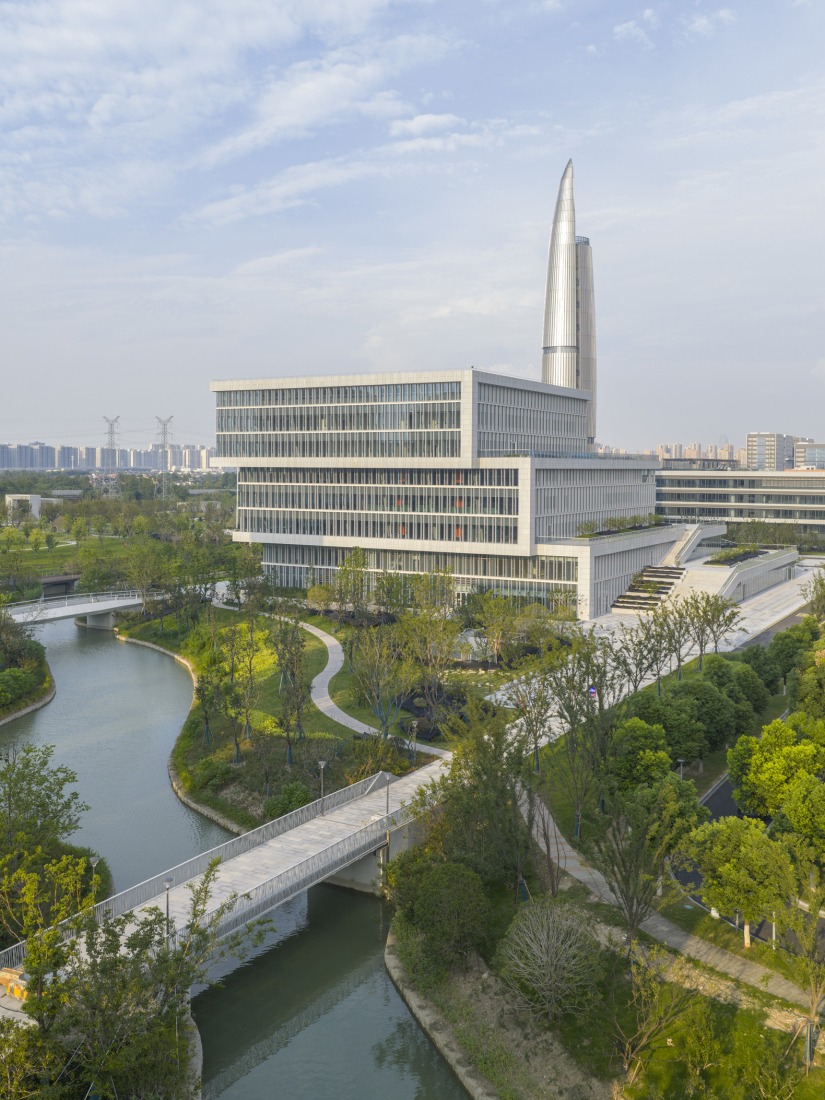 Central library and observation tower. Westlake University by HENN. Photograph by Tian Fangfang.
