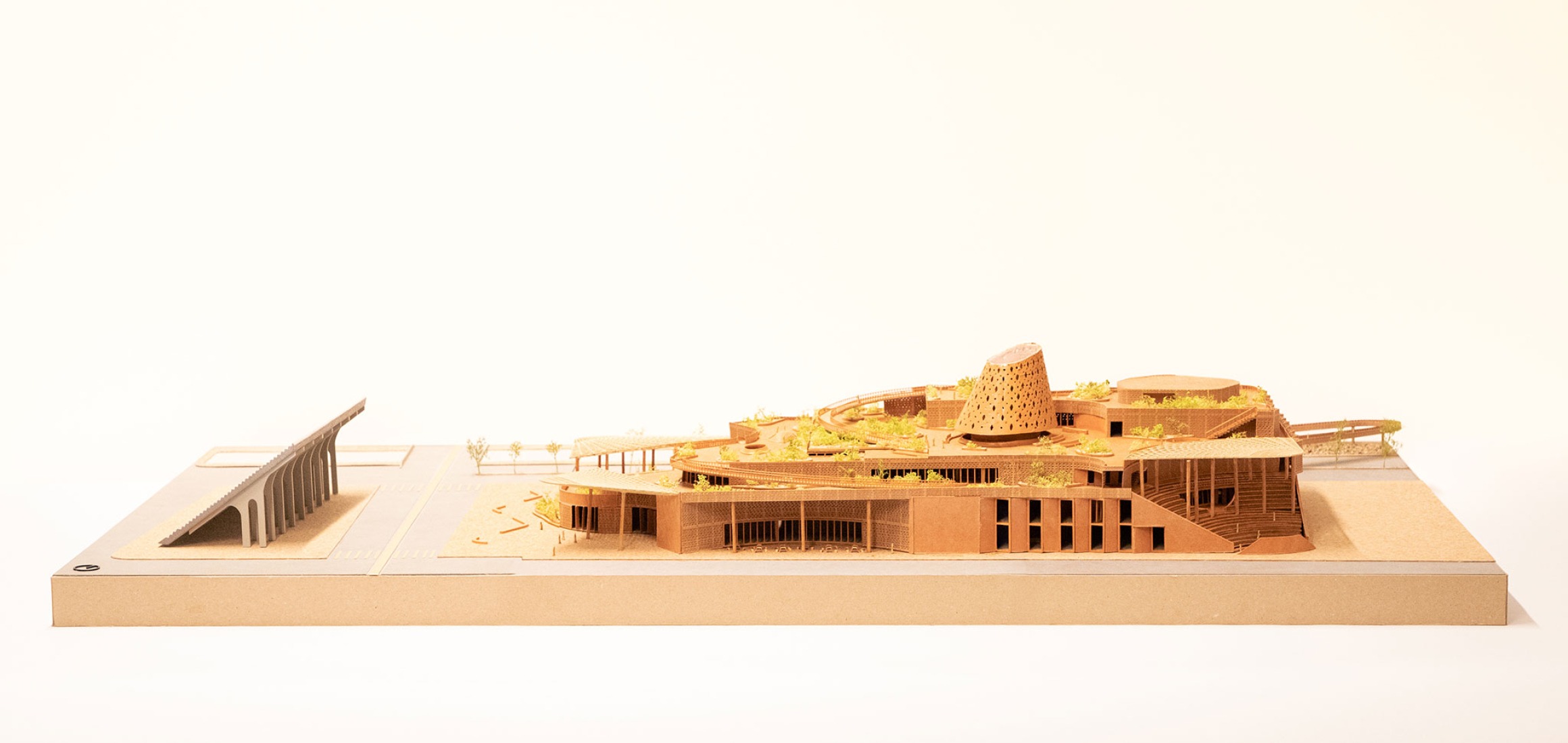 Maqueta. Biblioteca dos Saberes por Kéré Architecture.