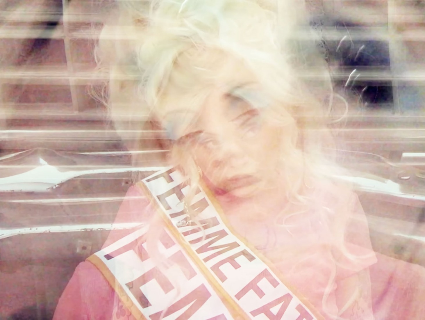 Femme Fatale por Mon Laferte.