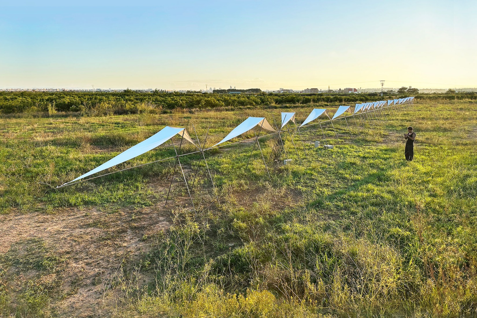 Pabellón 100 metros lineales por Pablo Paradinas Sastre y Eletres Studio. Fotografía por Gian franco Pili.