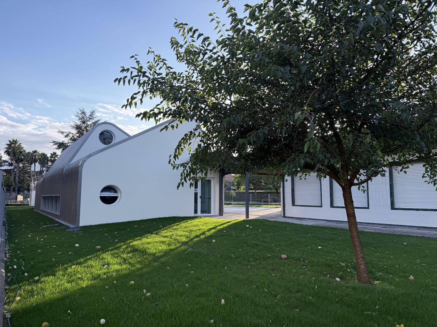 Comedor infantil de Ventanielles por Rogelio Ruiz + Macario G. Astorga. Fotografía por Ruiz + Macario G. Astorga.