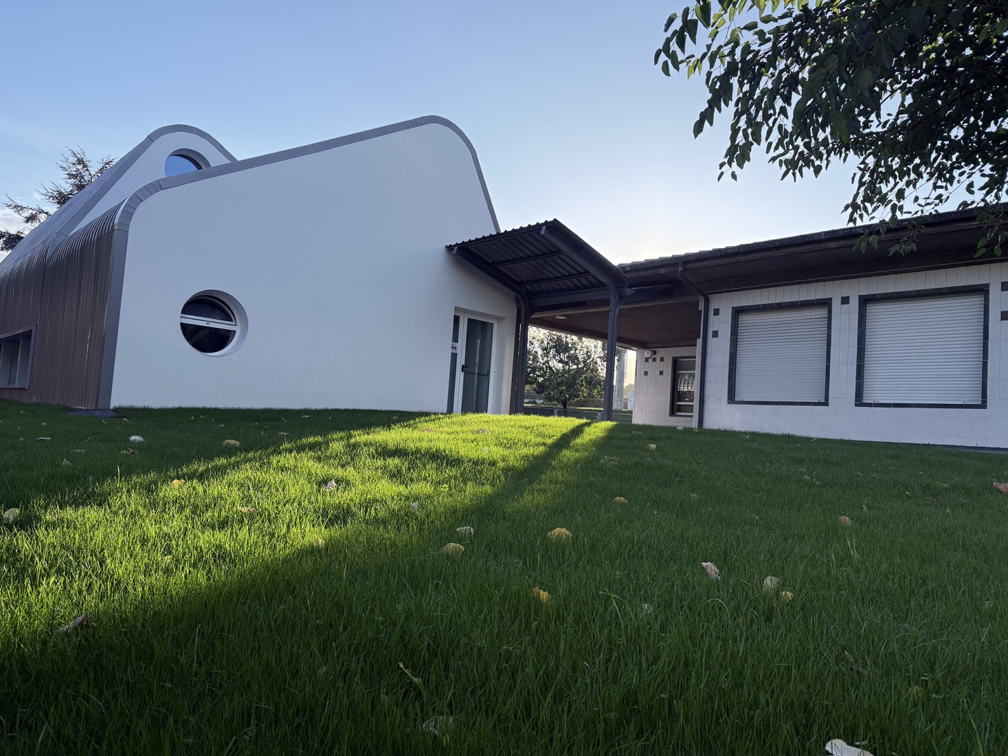 Comedor infantil de Ventanielles por Rogelio Ruiz + Macario G. Astorga. Fotografía por Ruiz + Macario G. Astorga.