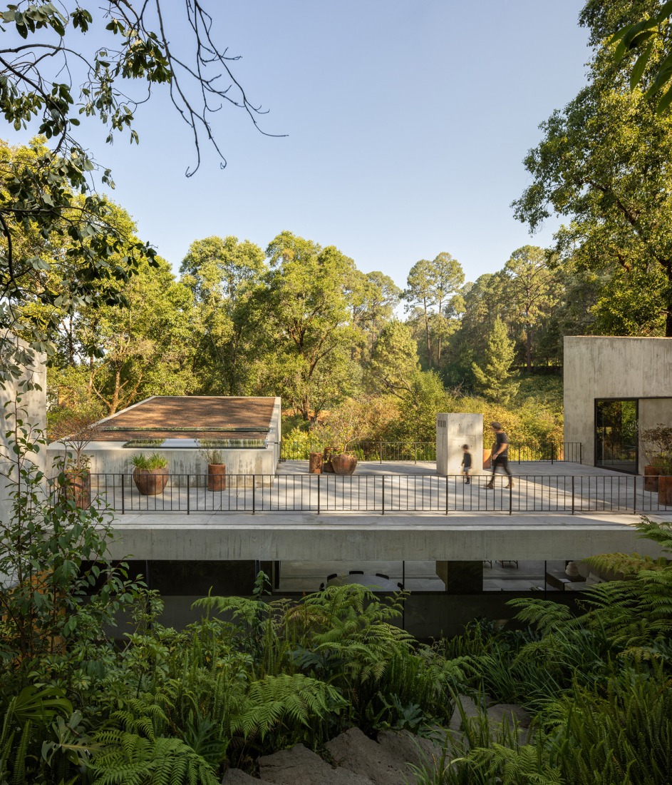 House in Avándaro by Ignacio Urquiza and Ana Paula de Alba. Photograph by Rafael Gamo.