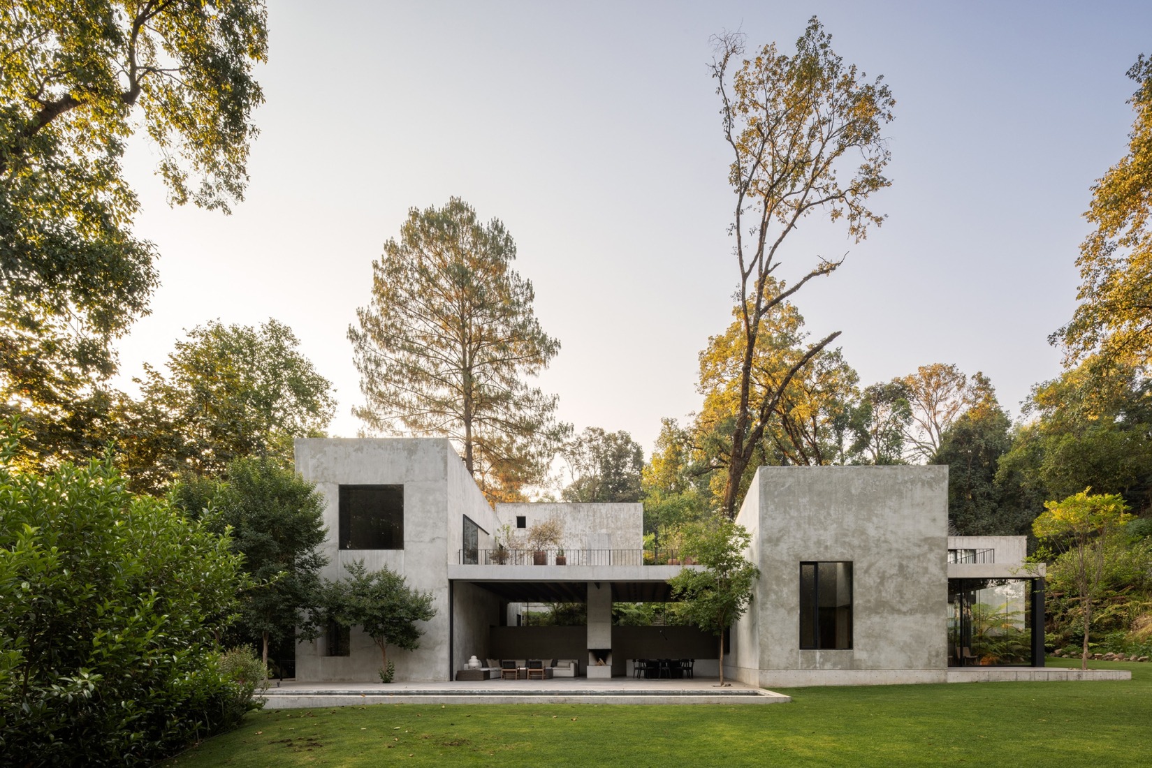 House in Avándaro by Ignacio Urquiza and Ana Paula de Alba. Photograph by Rafael Gamo.