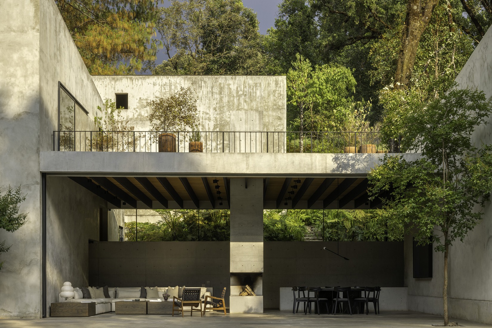 House in Avándaro by Ignacio Urquiza and Ana Paula de Alba. Photograph by Rafael Gamo.
