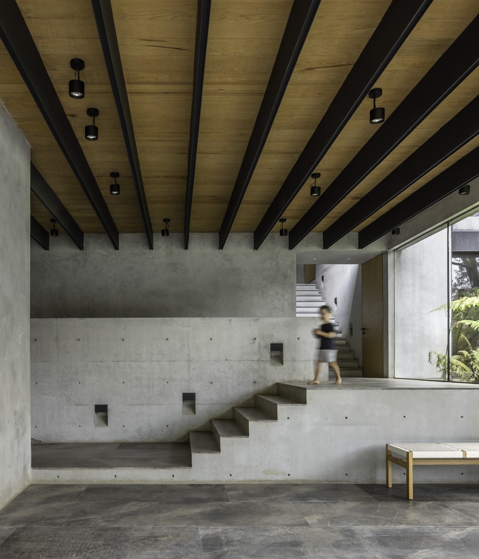 House in Avándaro by Ignacio Urquiza and Ana Paula de Alba. Photograph by Rafael Gamo.