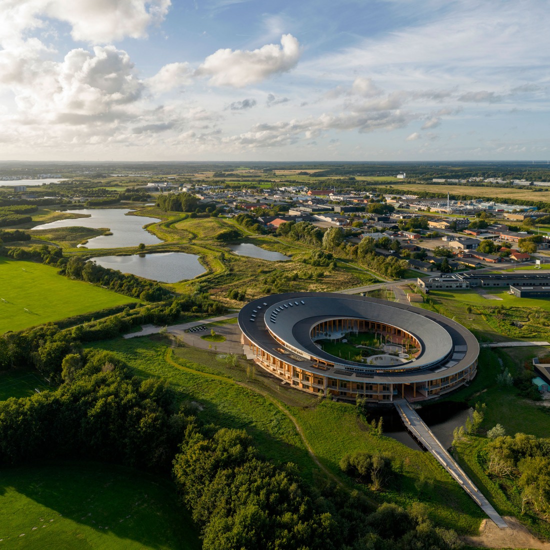 Dorte Mandrup, un espacio para futuros artesanos en Crafts College. Fotografía por Adam Mørk.