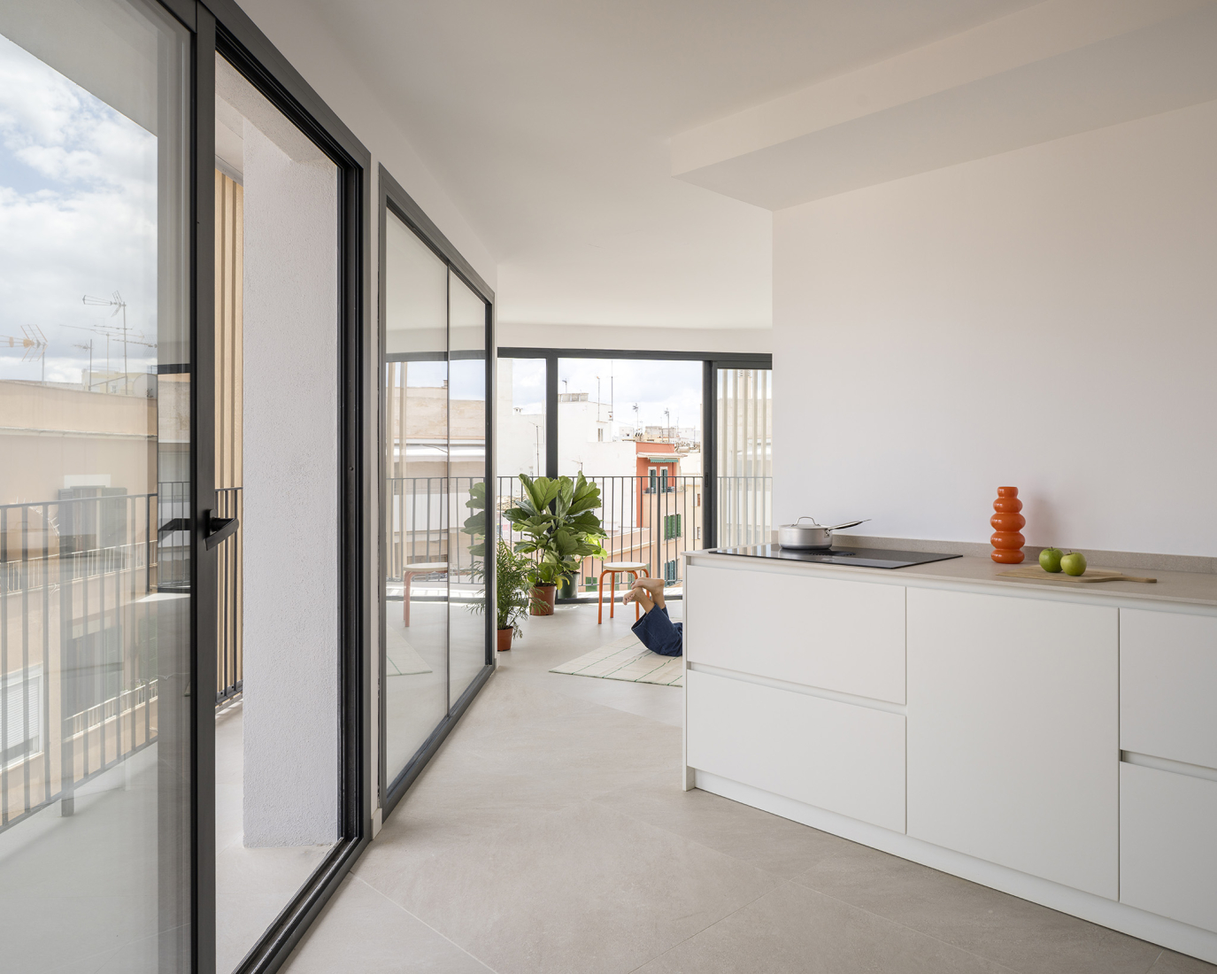 Foners, diez viviendas en Palma de Mallorca por gon architects. Fotografía por Imagen Subliminal (Rocío Romero + Miguel de Guzmán).