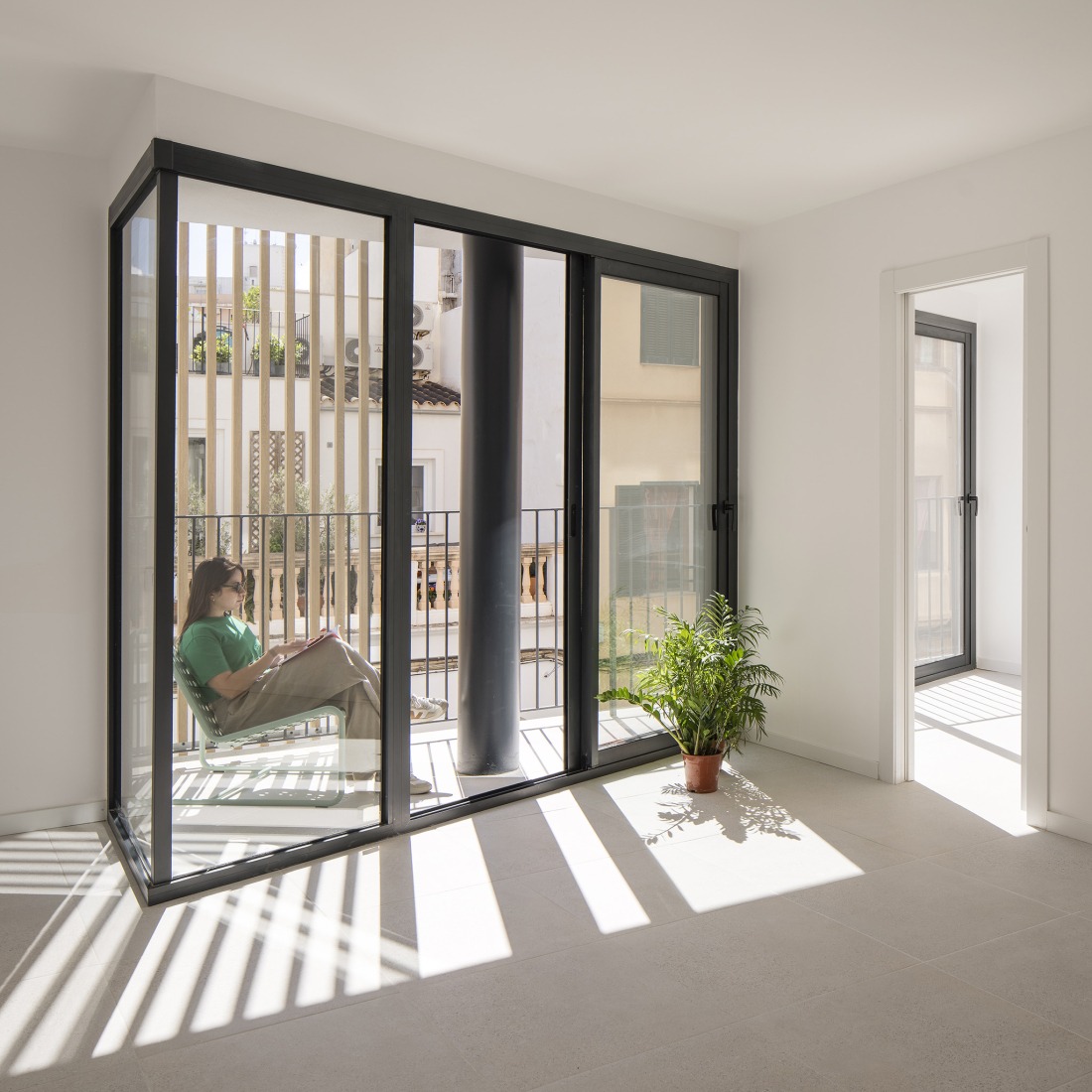 Foners, diez viviendas en Palma de Mallorca por gon architects. Fotografía por Imagen Subliminal (Rocío Romero + Miguel de Guzmán).