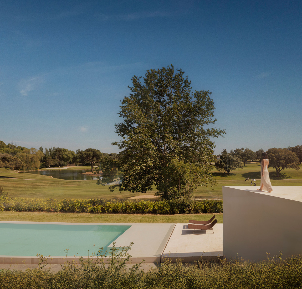Lago Villa by Fran Silvestre Arquitectos. Photograph by Fernando Guerra.