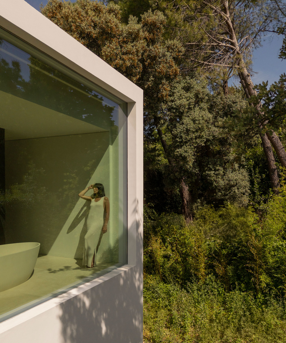 Lago Villa by Fran Silvestre Arquitectos. Photograph by Fernando Guerra.