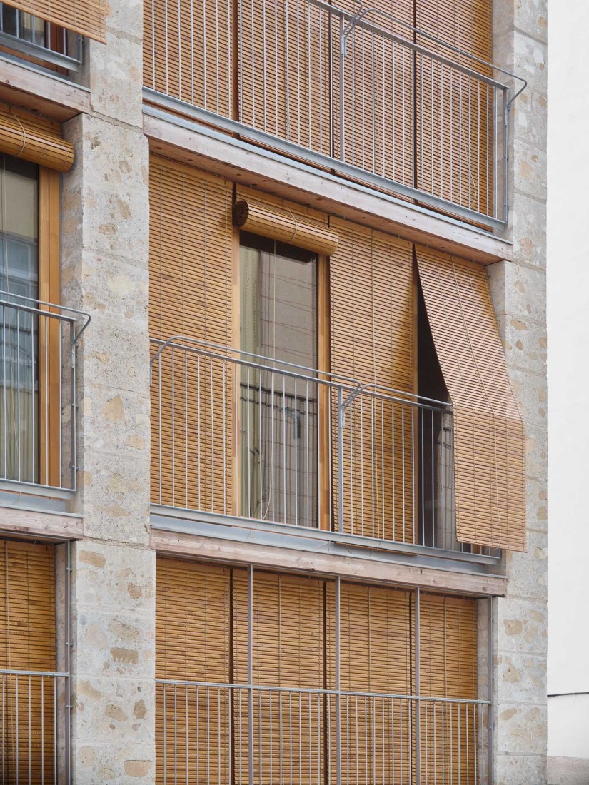 25 viviendas sociales por Harquitectes. Fotografía por Adrià Goula.