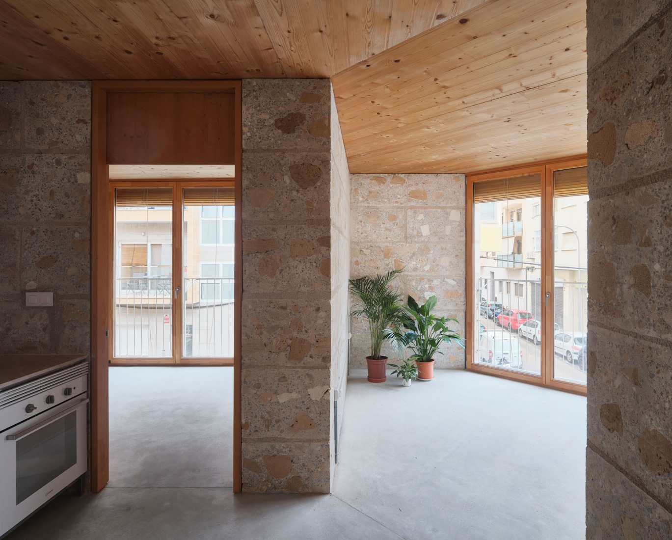 25 viviendas sociales por Harquitectes. Fotografía por Adrià Goula.