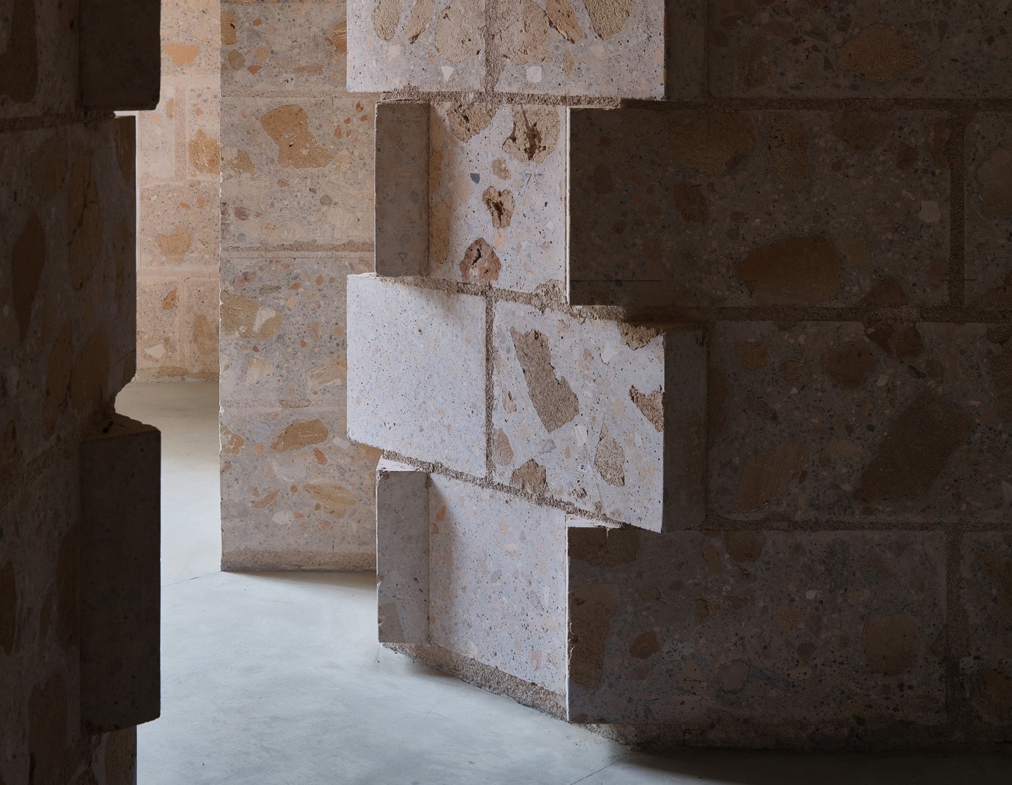 25 viviendas sociales por Harquitectes. Fotografía por Adrià Goula.