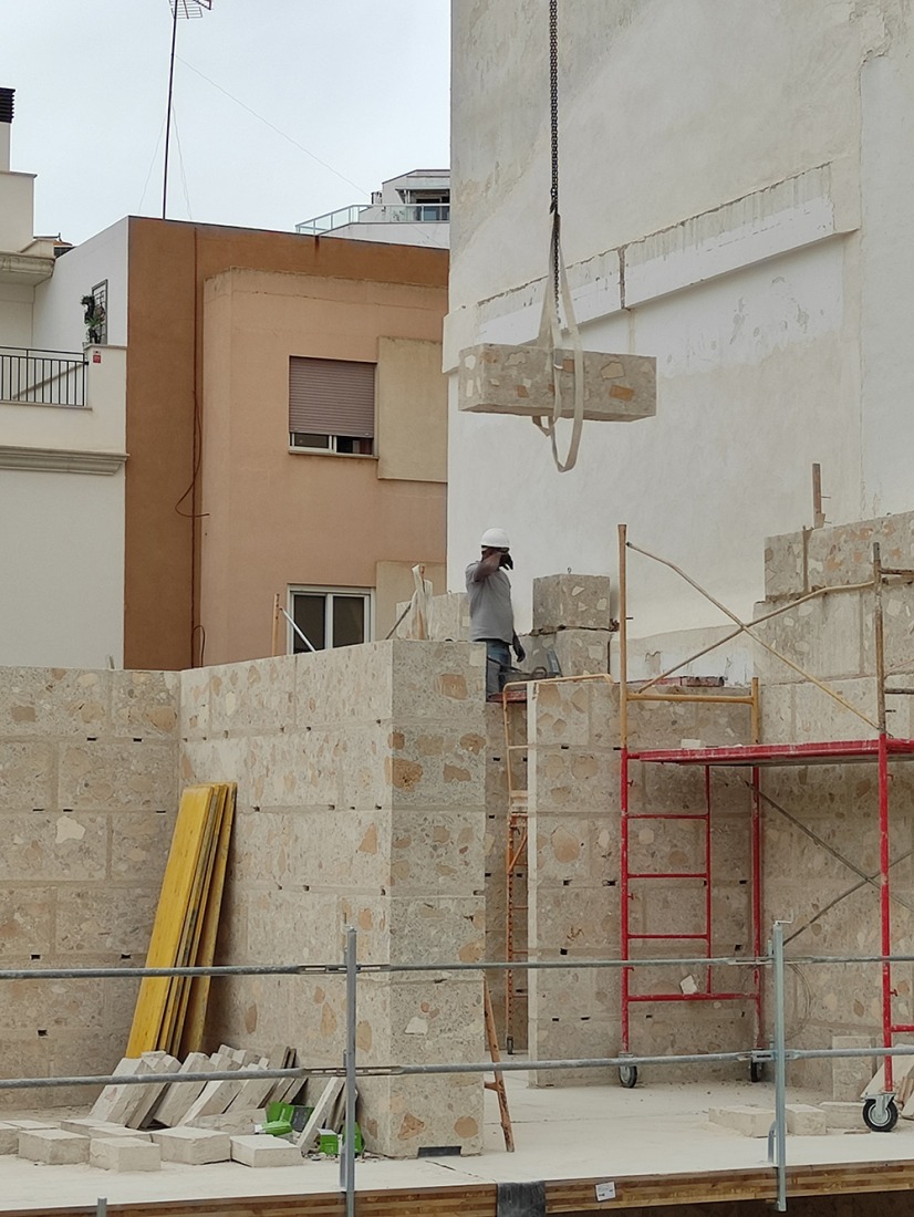 Proceso de construcción. 25 viviendas sociales por Harquitectes.