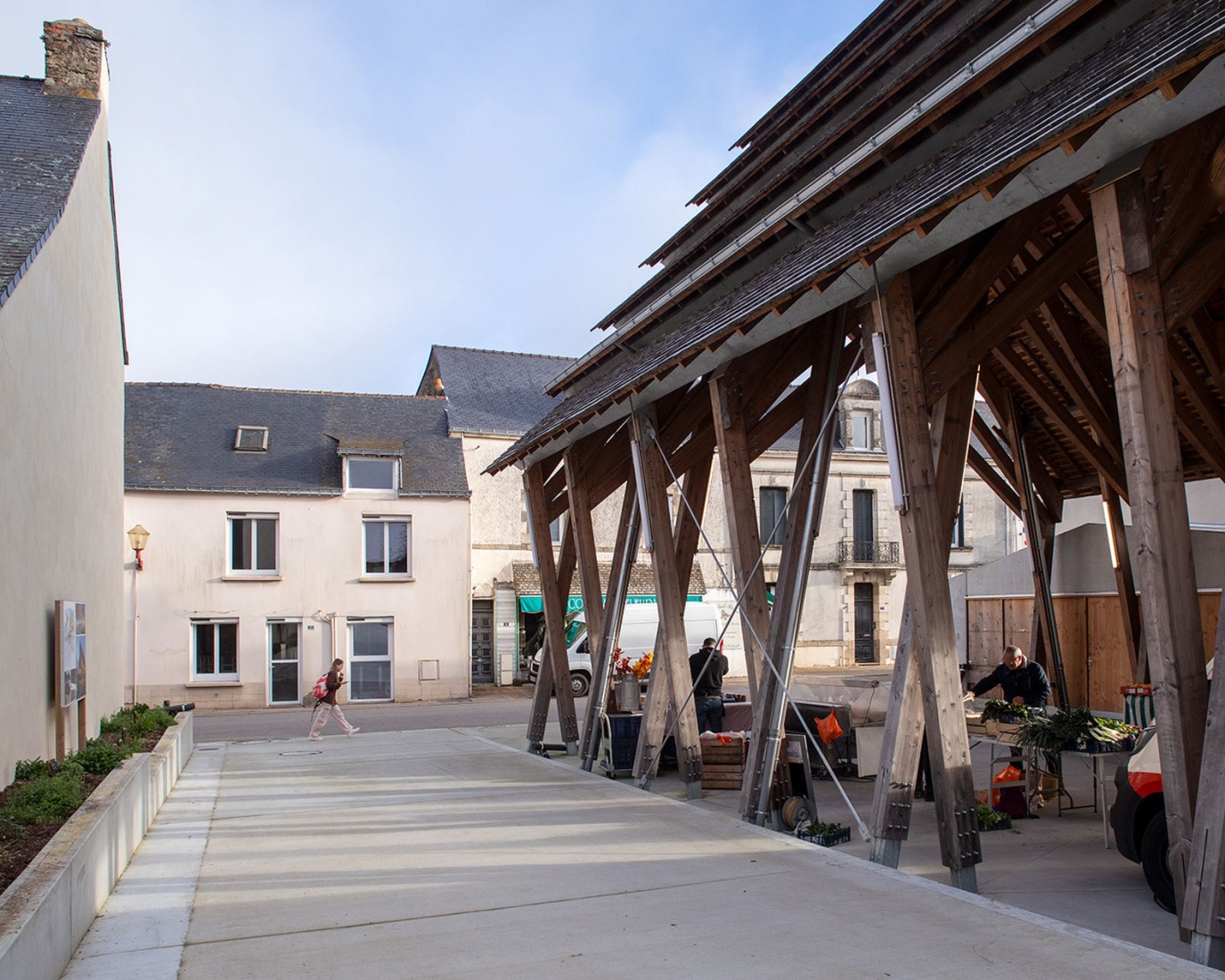 Missillac Market by LAUS architectes. Photograph by Gaëtan Chevrier.