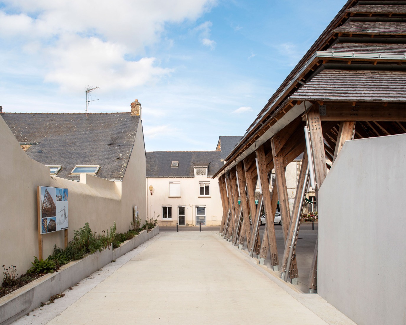 Missillac Market by LAUS architectes. Photograph by Gaëtan Chevrier.