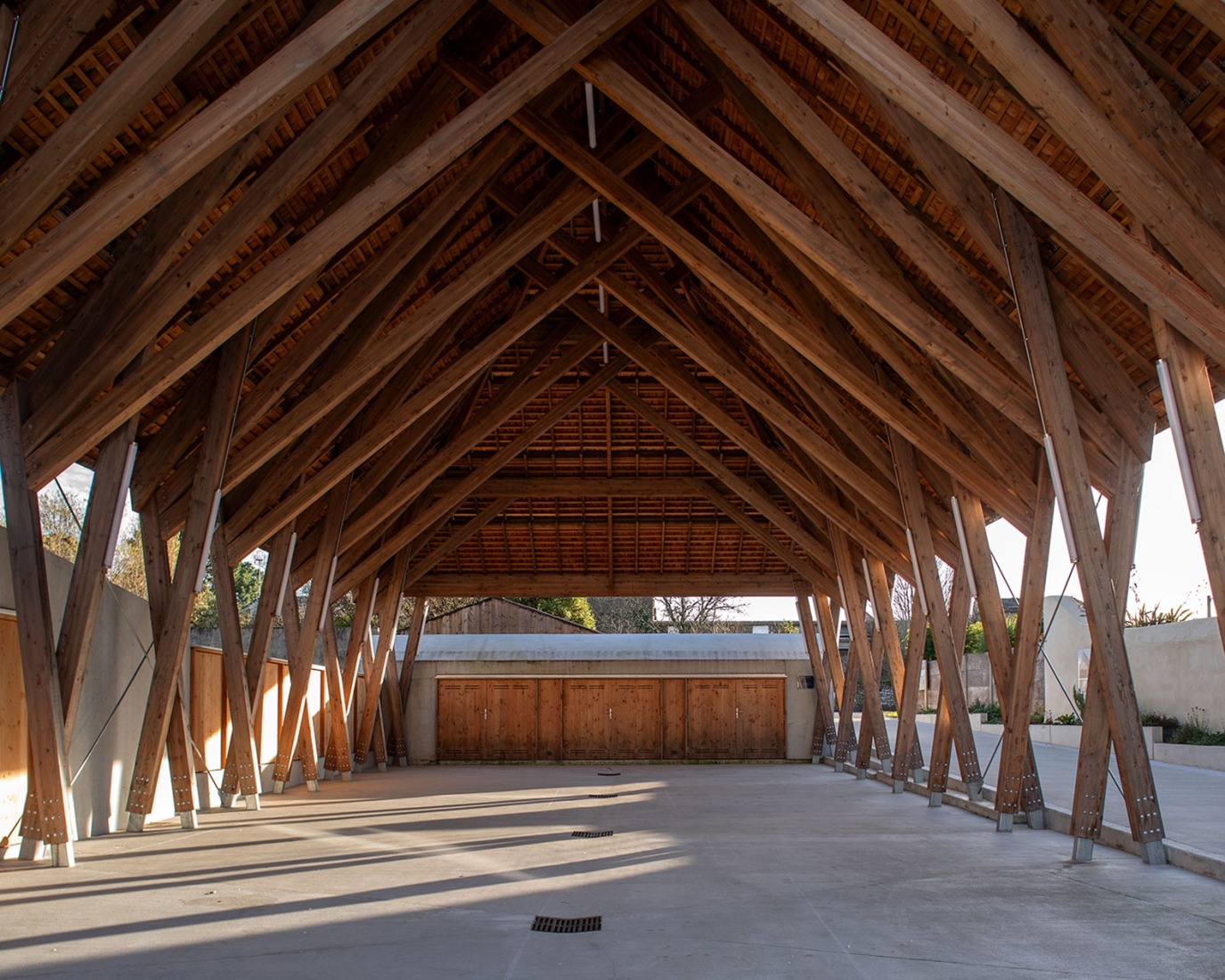 Missillac Market by LAUS architectes. Photograph by Gaëtan Chevrier.