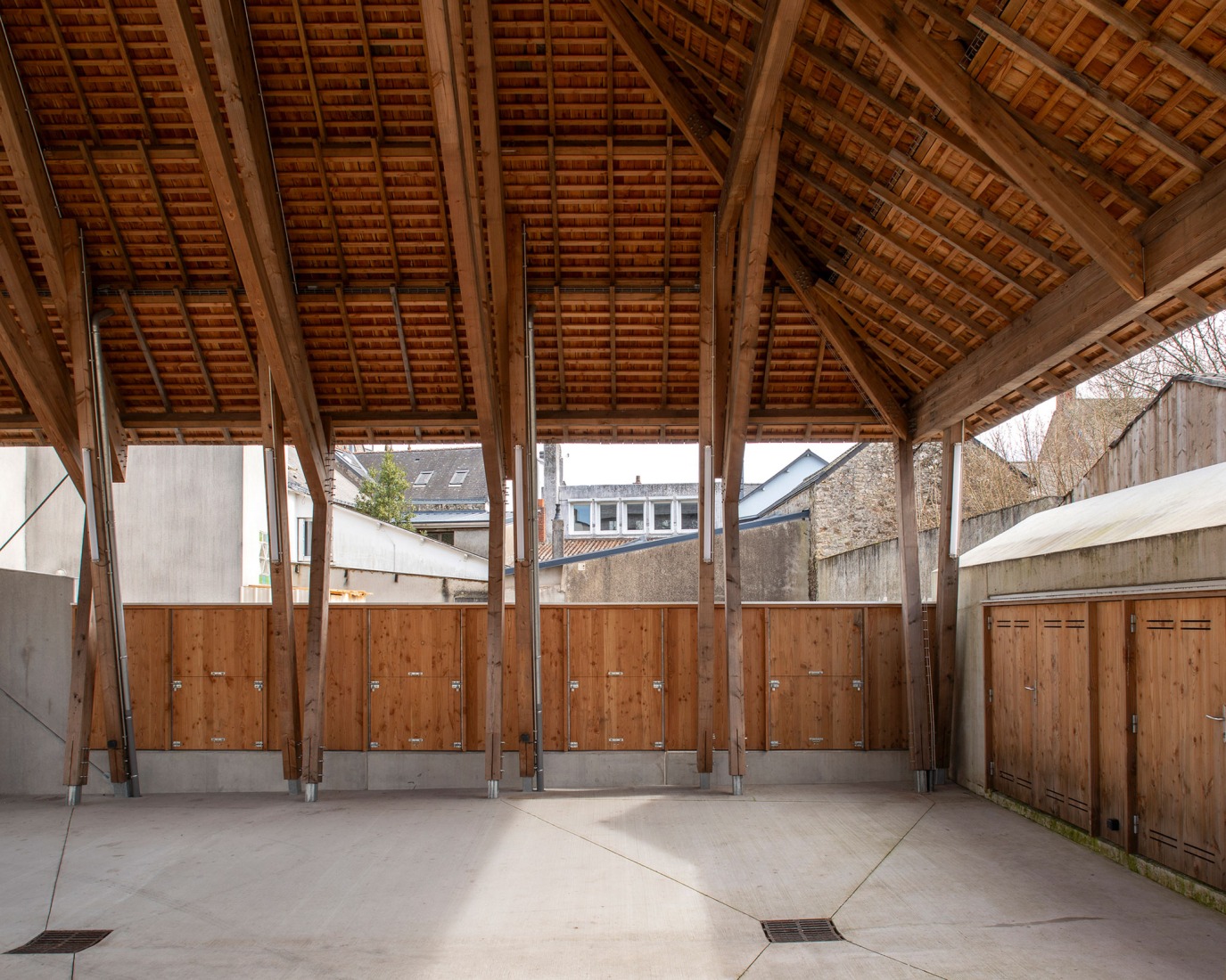 Missillac Market by LAUS architectes. Photograph by Gaëtan Chevrier.