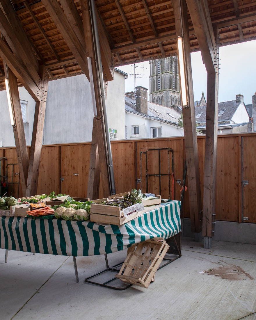 Missillac Market by LAUS architectes. Photograph by Gaëtan Chevrier.