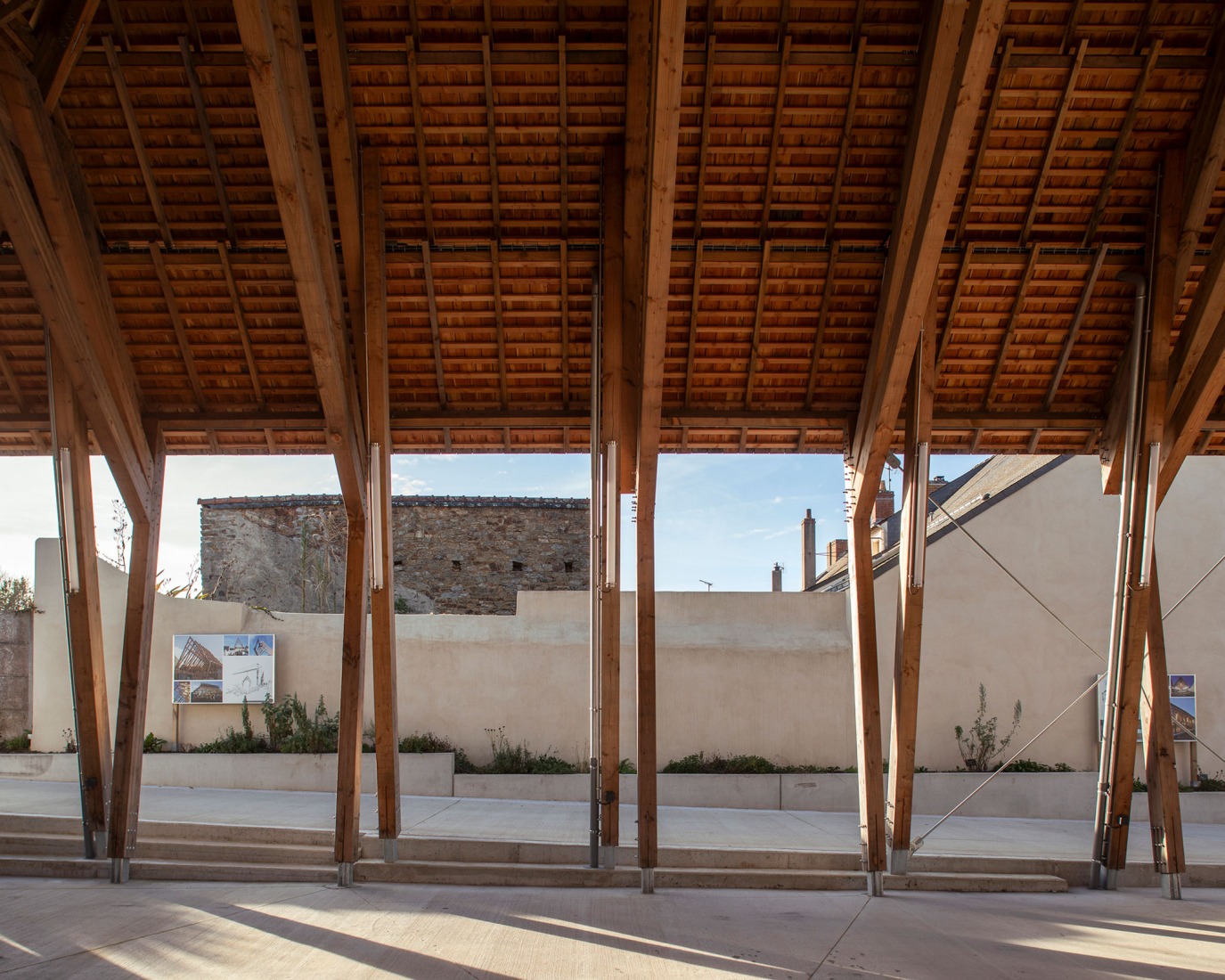 Missillac Market by LAUS architectes. Photograph by Gaëtan Chevrier.