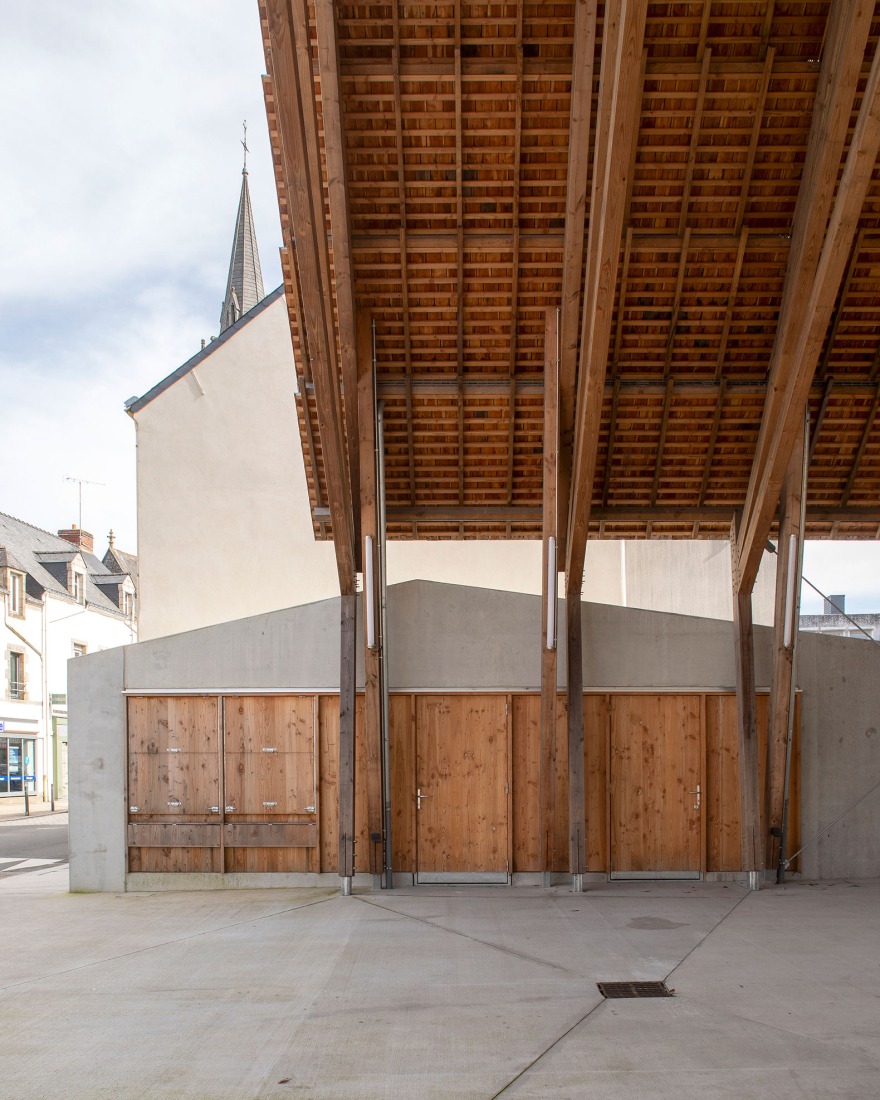 Missillac Market by LAUS architectes. Photograph by Gaëtan Chevrier.