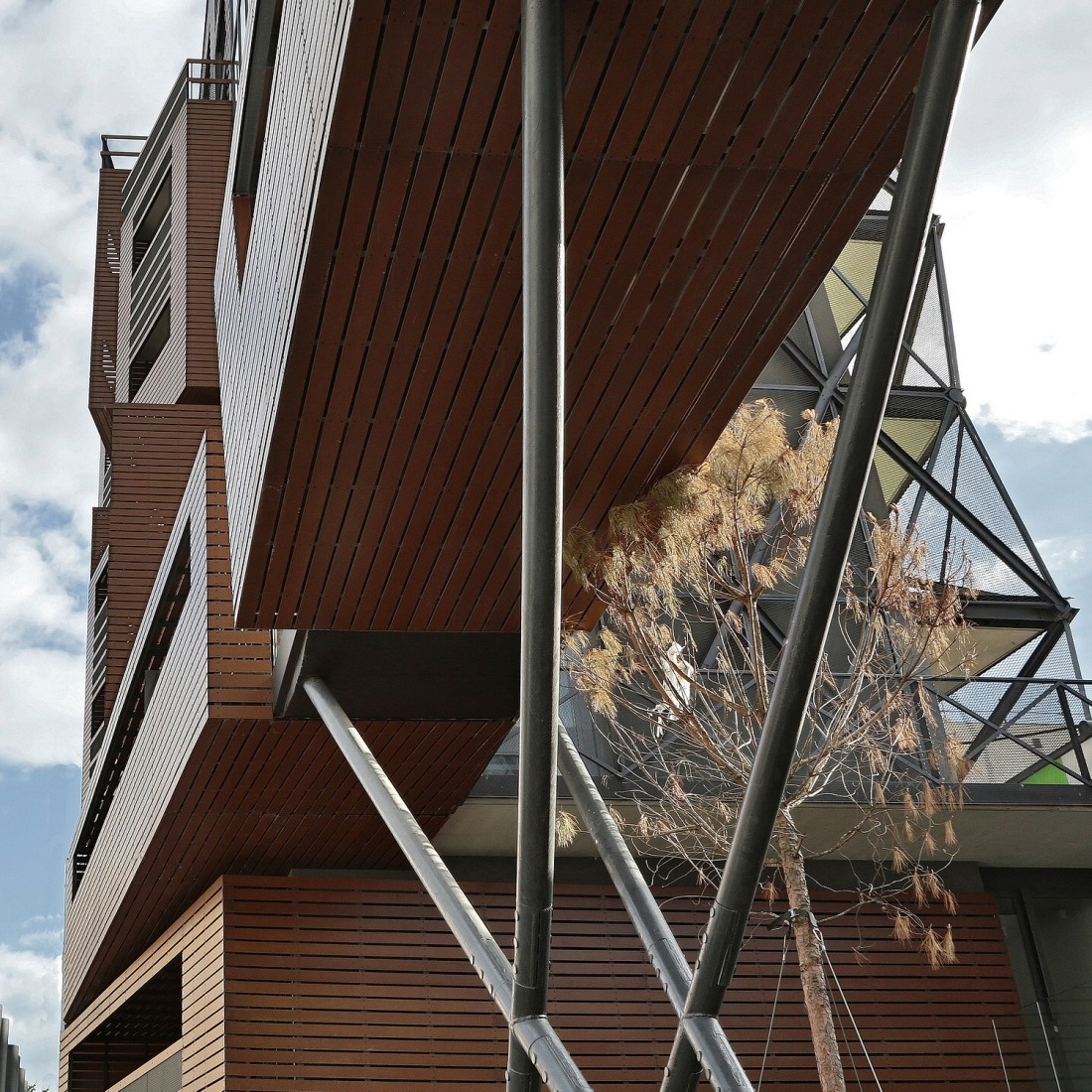 Basket apartments by OFIS arhitekti. Photography by Tomaz Gregoric.