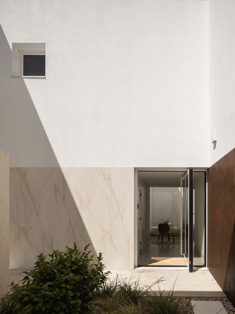 Verdizela House by Estúdio AMATAM. Photograph by Garcês.