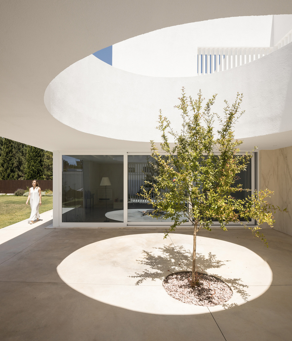 Verdizela House by Estúdio AMATAM. Photograph by Garcês.