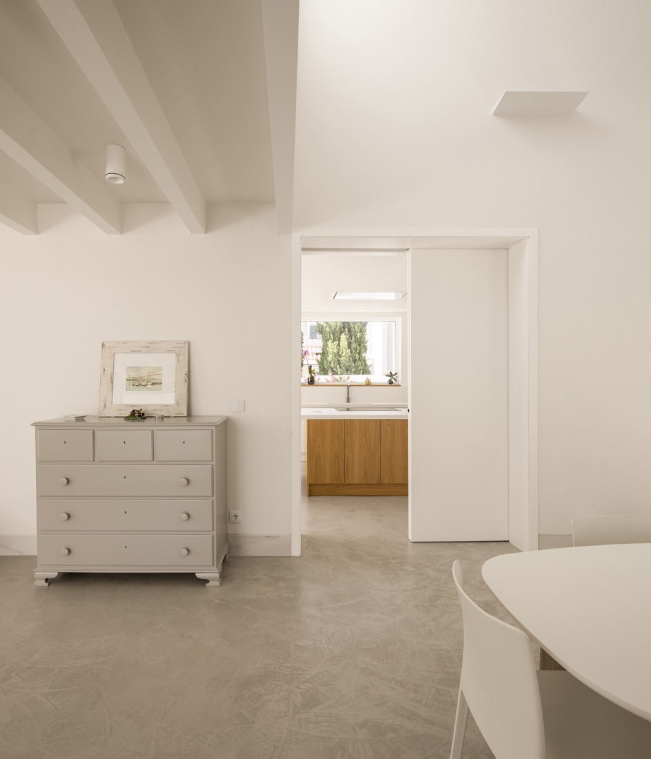 Verdizela House by Estúdio AMATAM. Photograph by Garcês.