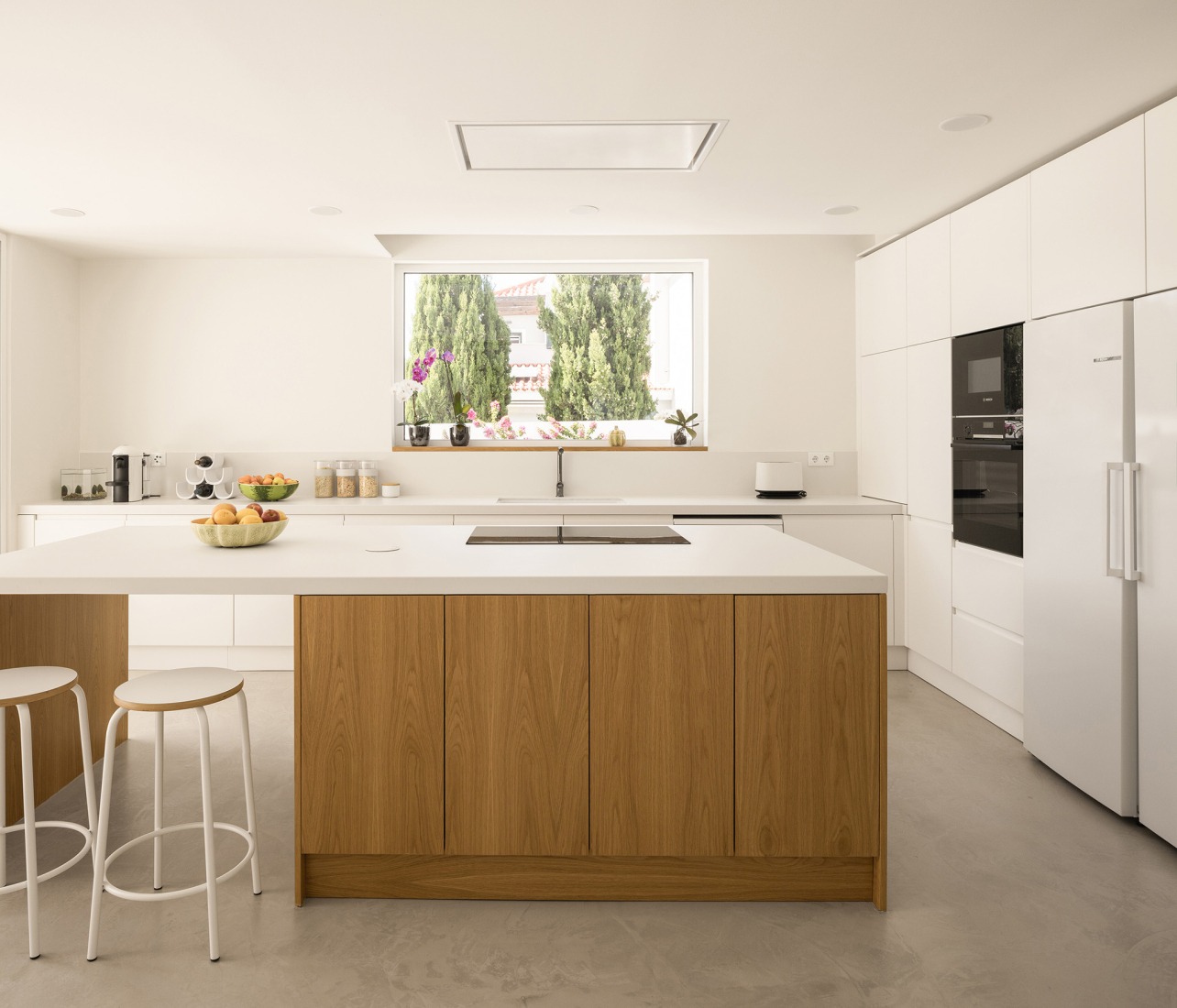 Verdizela House by Estúdio AMATAM. Photograph by Garcês.